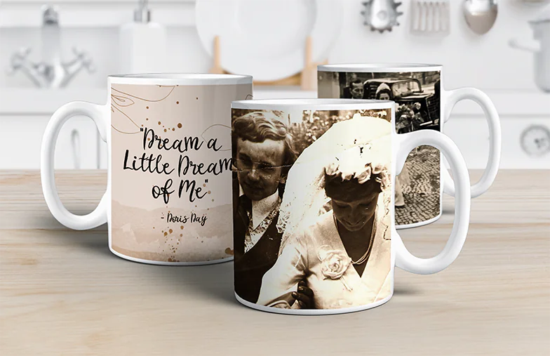 ["Personalised Photo Mugs from Printerpix", "Mother and baby holding a custom mug with cartoon design from Printerpix with 'Dad' text", "Personalised photo mug with an image of a crawling baby in an animal onesie", "Mother and daughter holding custom-made photo mugs with family pictures", "Kissing couple with personalised mugs with text", "Personalised photo mug with a photo of a dog on it", "", "", "", ""]|Personalisierte Tassen|Personalisierte Tassen|Personalisierte Tassen|Personalisierte Tassen|Personalisierte Tassen|||||