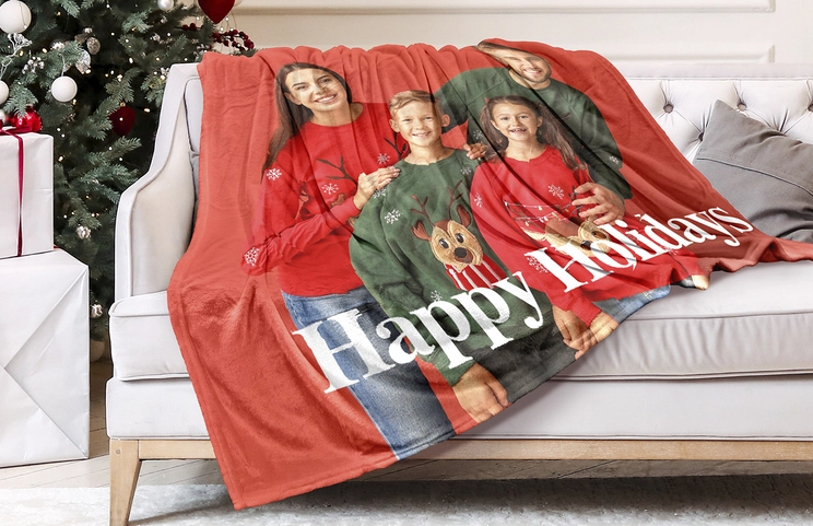 |Personalized fleece blanket on the sofa|||||||||