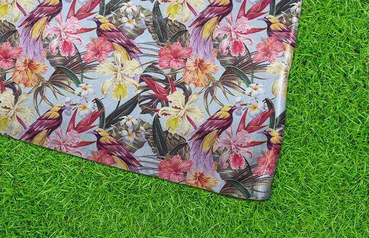 Mink Touch Photo Blanket von Printerpix|Printerpix Photo Blanket mit Familienfotos|Große Photo Blanket auf Doppelbett mit Bild eines Mädchens|Photo Blanket Bild mit Größenvergleich|Photo Blanket Schwarz-Weiß-Collage Bild||||||