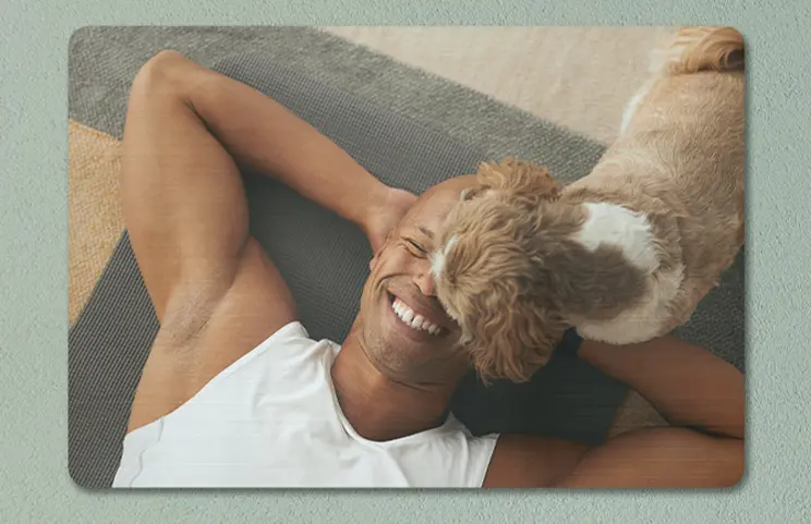 ["Metal-Fotodruck von Printerpix", "Aluminium-Fotodruck einer Frau, die ein Bild von einem Berg und einem See in den Händen hält, hergestellt von Printerpix", "Kleiner quadratischer Metalldruck eines Mannes, der in einen See taucht", "Metal-Fotodruck von Mutter und Tochter auf dem Bücherregal", "Frau platziert Metalldruck von Freundin und Freund an der Wand", "Drei Metallfotodrucke in verschiedenen Größen", "", "", "", "", ""]||||||||||