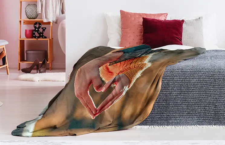 Mink Touch Photo Blanket from Printerpix|Printerpix Photo Blanket with Family Photos|Large Photo Blanket on Double Bed with Image of a Girl|Photo Blanket Picture with Size Comparison|Photo Blanket Black and White Collage Picture||||||