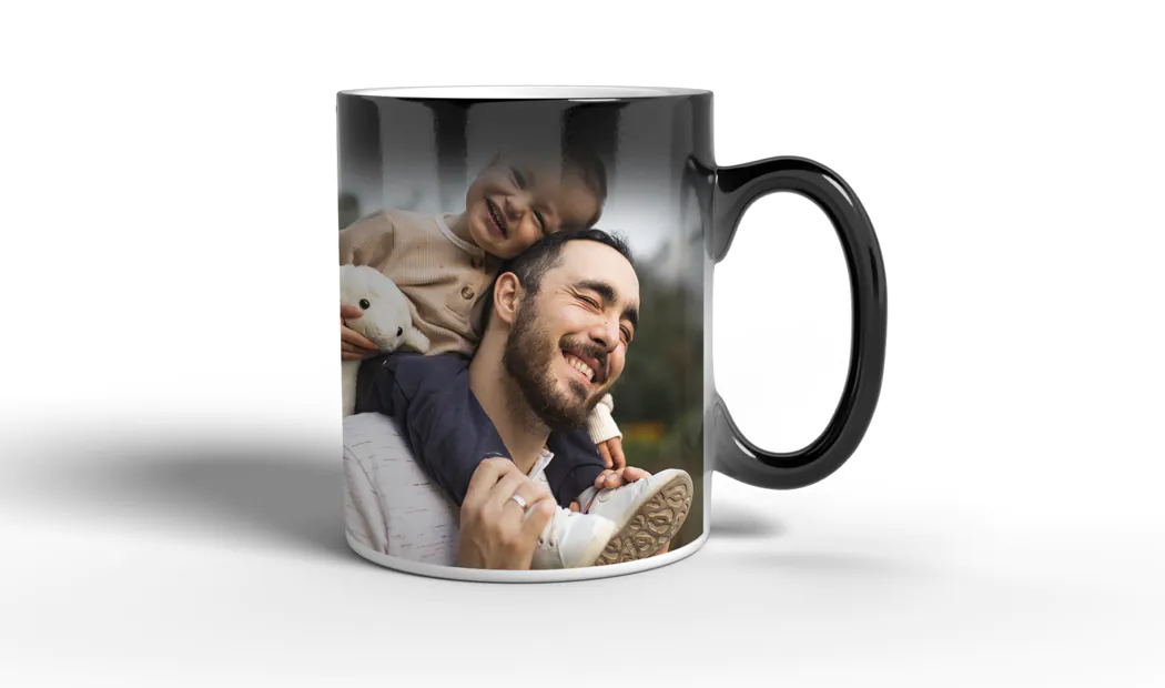 Printerpix Customised, heat-sensitive magic mug with a personal photo of a couple being revealed