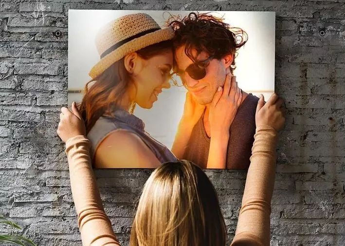 Metal photo print of mother and daughter on a bookshelf